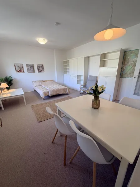 Voll möblierte 1-Zimmer-Wohnung mit Balkon und Aufzug in Berlin-Steglitz - sofort bezugsfertig — photo 1